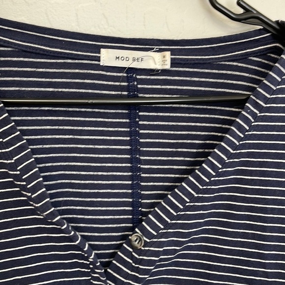 Mod Ref - Women’s Medium Navy Blue & White Long Sleeve Casual Button Down - Picture 3 of 7